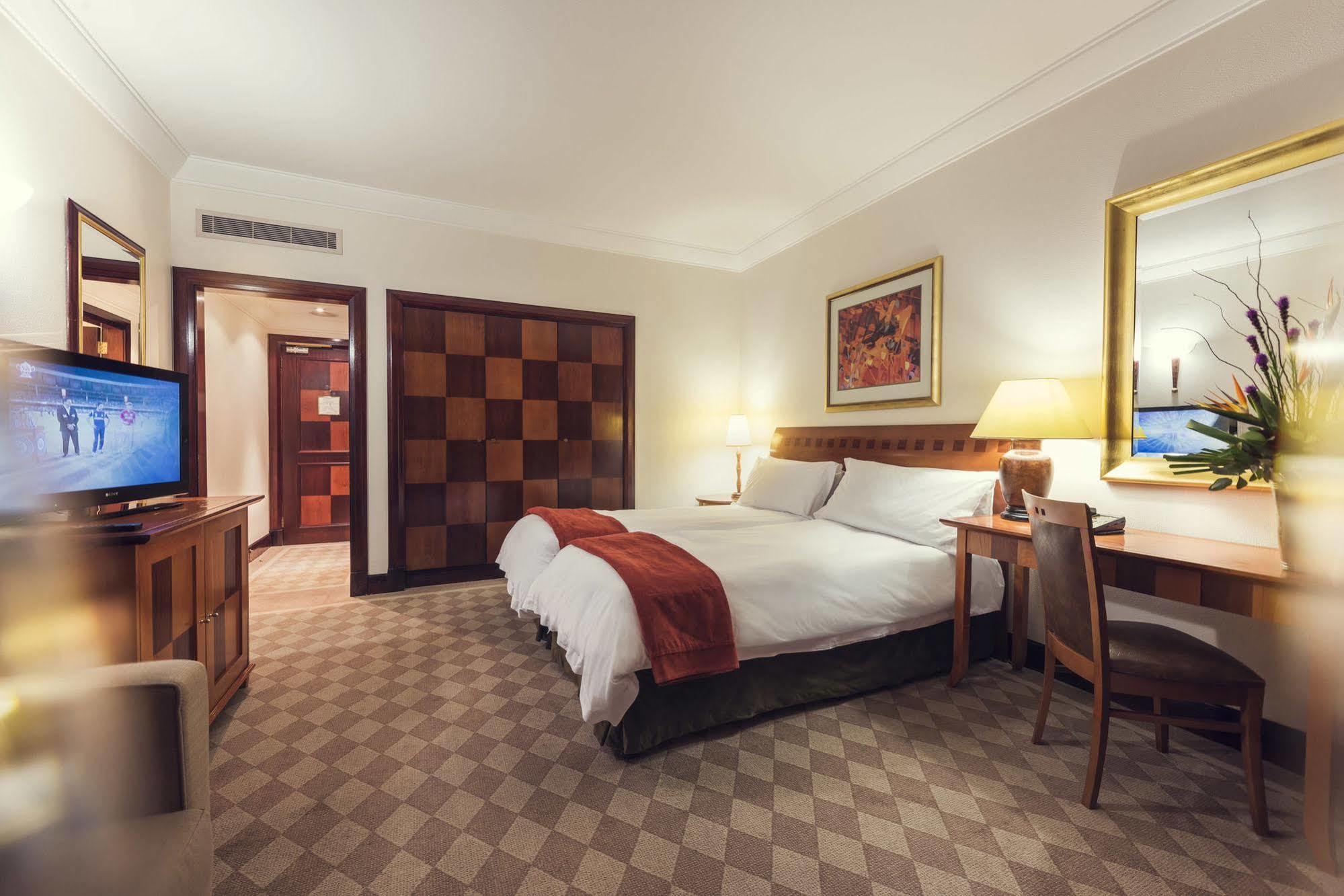 Carnival Club Hotel Johannesburg Bagian luar foto