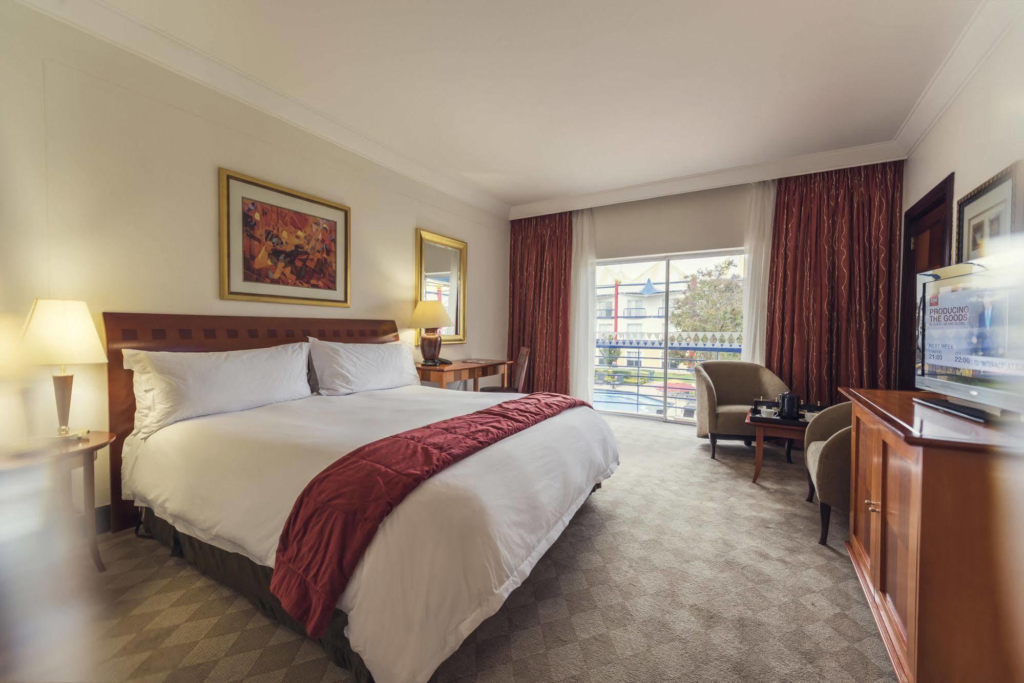 Carnival Club Hotel Johannesburg Bagian luar foto